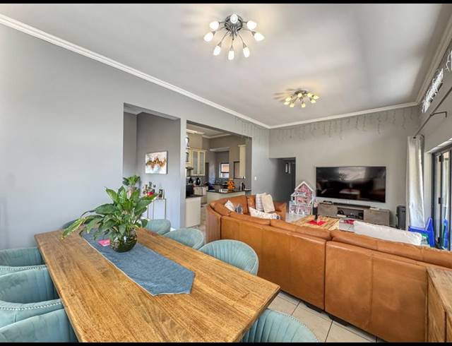3 BEDROOM HOUSE FOR SALE IN MIDSTREAM HILL